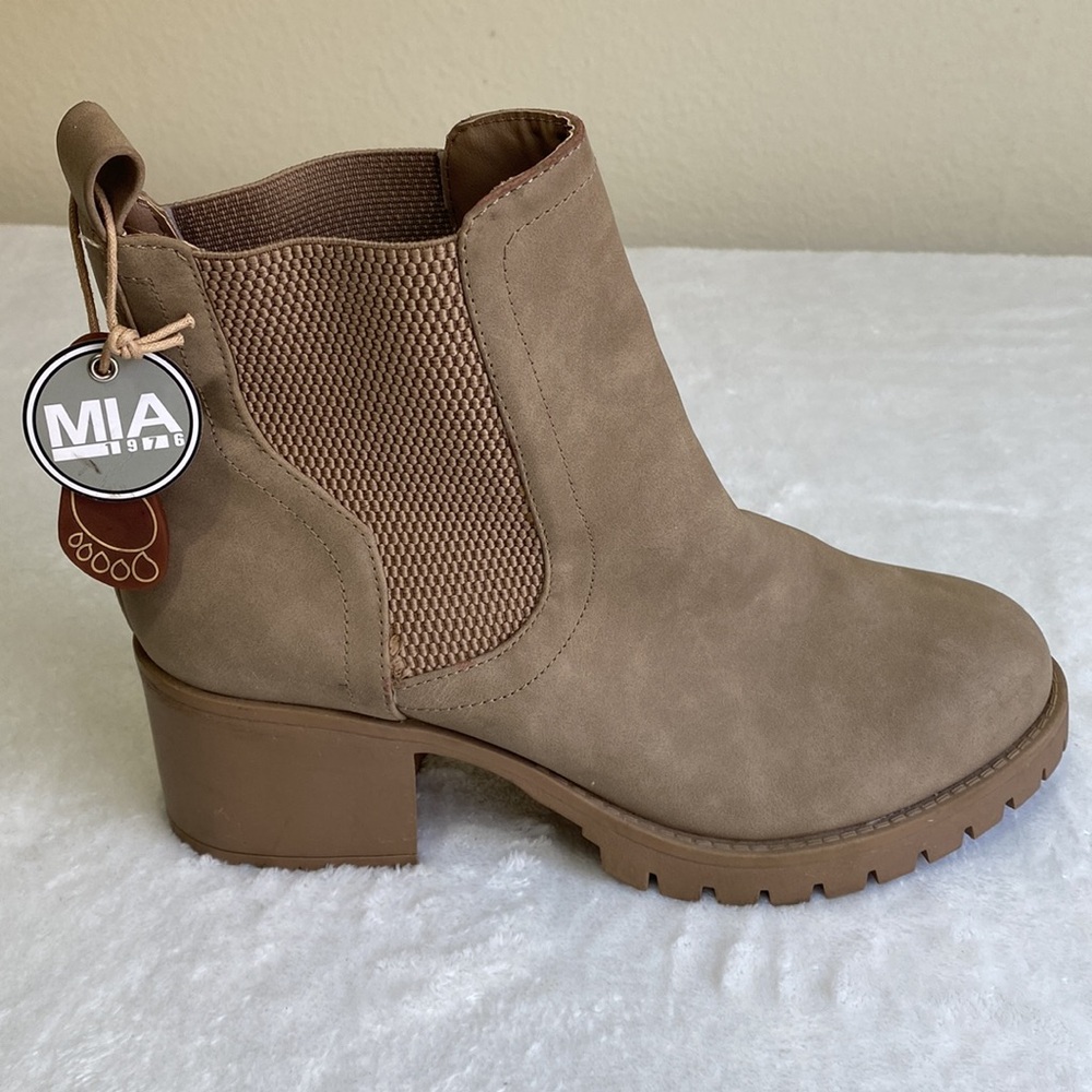 Mia Alejandro Boots Size 10 - Picture 5 of 16